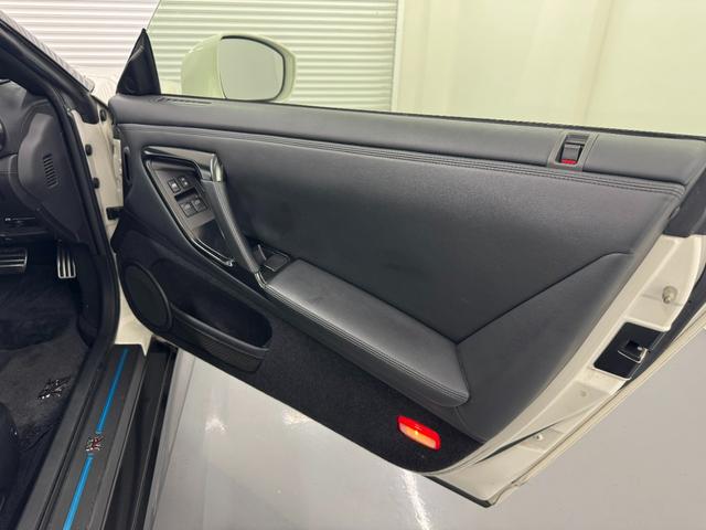 NISSAN GT-R PURE EDITION