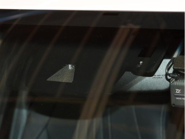 クラウンハイブリッド ＲＳ　リミテッドＩＩ　革シート　フルセグ　メモリーナビ　ＤＶＤ再生　バックカメラ　衝突被害軽減システム　ＥＴＣ　ＬＥＤヘッドランプ　車線逸脱装置　オートマチックハイビーム（6枚目）