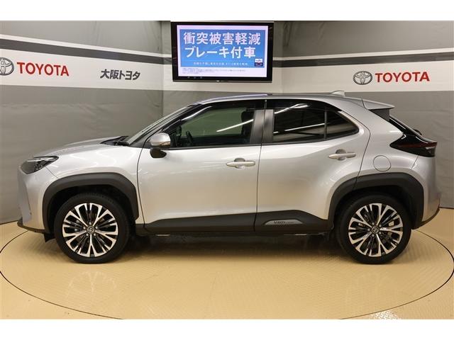 ヤリスクロス ハイブリッドＺ　メモリーナビ　ＤＶＤ再生　バックカメラ　衝突被害軽減システム　ＥＴＣ　ドラレコ　ＬＥＤヘッドランプ　シートヒーター　ステアリングヒーター　パノラミックビューモニター　ブラインドスポットモニター（3枚目）