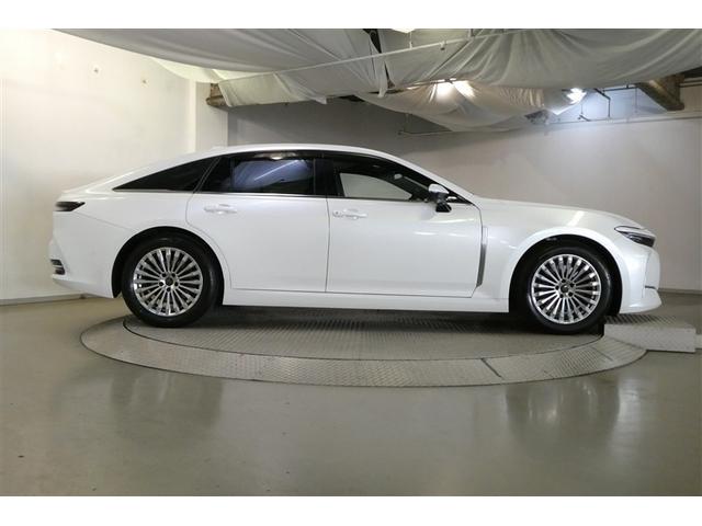 クラウン Ｚ　レザーシート　寒冷地仕様　ＬＥＤヘッドライト　地デジＴＶ　ＡＢＳ　ＡＣ１００Ｖ　パワーシート　バックモニター　スマートキー　ＥＴＣ　ドライブレコーダー　アルミホイール　エアコン　盗難防止装置　キーレス（5枚目）