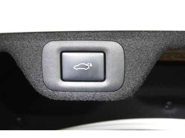 クラウン Ｚ　レザーシート　寒冷地仕様　ＬＥＤヘッドライト　地デジＴＶ　ＡＢＳ　ＡＣ１００Ｖ　パワーシート　バックモニター　スマートキー　ＥＴＣ　ドライブレコーダー　アルミホイール　エアコン　盗難防止装置　キーレス（11枚目）