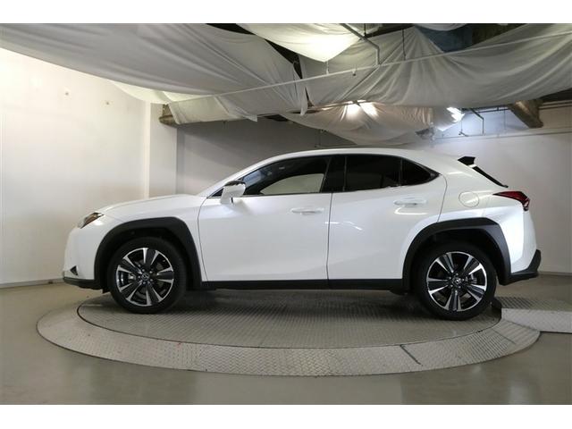 ＵＸ ＵＸ２００　バージョンＬ　ミュージックプレイヤー接続可　本革　衝突被害軽減ブレーキ　オートクルーズコントロール　パワーシート　オートエアコン　アルミホイール　メモリーナビ　Ｂカメラ　ＬＥＤ　ＥＴＣ　キーレス　スマートキー（4枚目）