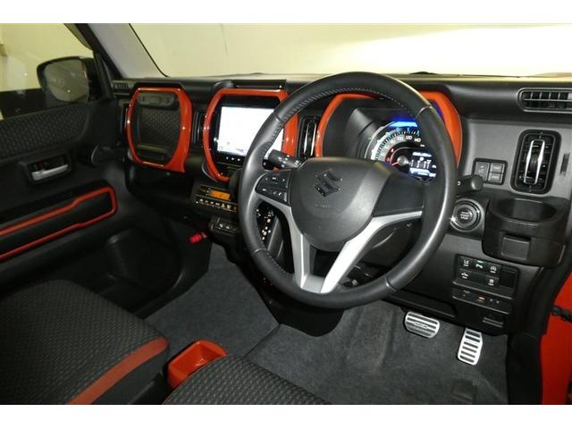 運転席周りのレイアウトをご覧ください。ナビゲーションが綺麗に装着されすっきり収まってますね！