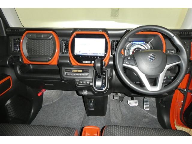 運転席周りのレイアウトをご覧ください。ナビゲーションが綺麗に装着されすっきり収まってますね！