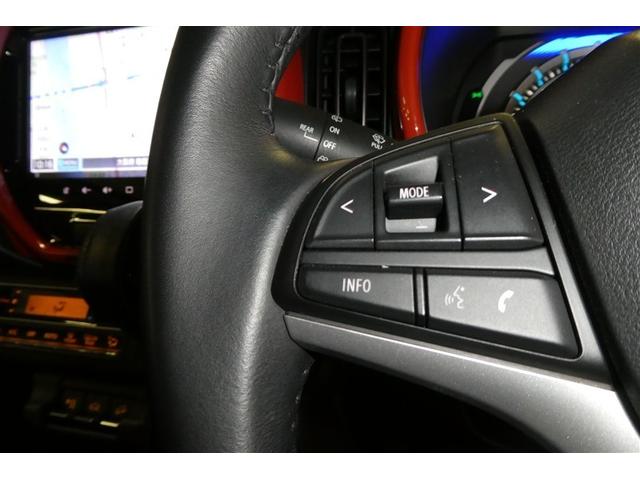 ステアリングスイッチ付き。前方から目を離すことなく操作することが可能です。