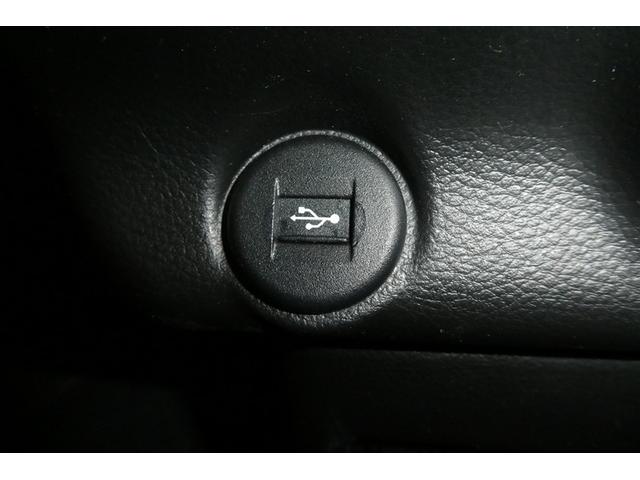 スマートフォンやお手持ちの機器のバッテリー残量が少なくなっても、運転中に充電ができるので安心ですね！