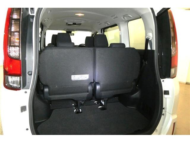 ノア Ｇ　ＬＥＤライト　ＴＳＳ　両側ＰＳＤ　ＥＴＣ車載器　オートエアコン　デュアルエアバック　ナビＴＶ　エアバッグ　ＤＶＤ再生　キーレス　アルミホイール　盗難防止装置　メモリーナビ　横滑り防止　ＡＢＳ　４ＷＤ（16枚目）