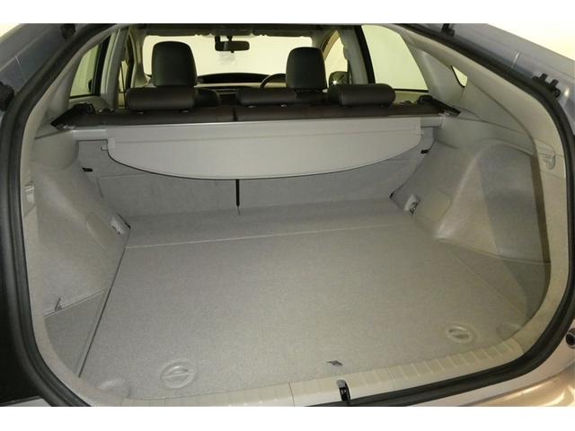 プリウス Ｓマイコーデ　カラーバックモニター　エアコン　ＥＳＣ　キーフリーシステム　アルミホイール　ＤＶＤ再生　ＰＳ　地デジ　ドライブレコーダー　カーテンエアバッグ　エアバッグ　ＡＢＳ　ＰＷ　メモリナビ　スマ－トキ－（14枚目）