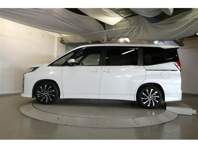 ノア Ｓ－Ｚ　アルミホイール　デュアルエアコン　クルーズコントロール　盗難防止装置　ＬＥＤライト　両側自動ドア　メモリーナビ　キーレス　横滑り防止　ナビＴＶ　三列シート　ＤＶＤ再生　ミュージックプレイヤー接続可（4枚目）