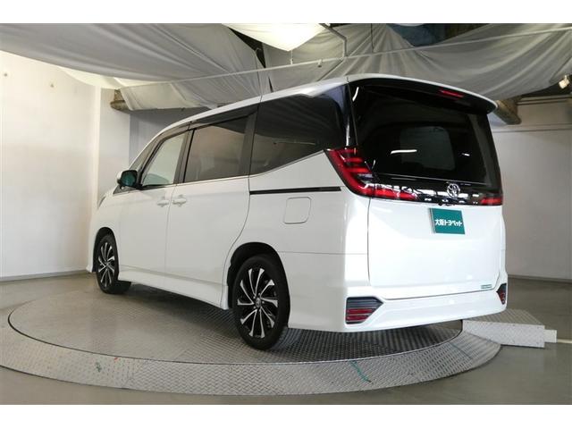 ノア Ｓ－Ｚ　アルミホイール　デュアルエアコン　クルーズコントロール　盗難防止装置　ＬＥＤライト　両側自動ドア　メモリーナビ　キーレス　横滑り防止　ナビＴＶ　三列シート　ＤＶＤ再生　ミュージックプレイヤー接続可（6枚目）