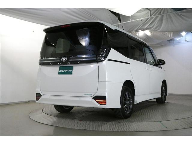 ヴォクシー Ｓ－Ｇ　リアクーラー　両側Ｐスライドドア　寒冷地　横滑防止　衝突回避システム　Ｂカメラ　アルミホイール　ＬＥＤ　３列シート　ＤＶＤ再生　フルセグＴＶ　ミュージックプレイヤー接続可　エアコン　ＥＴＣ　４ＷＤ（8枚目）