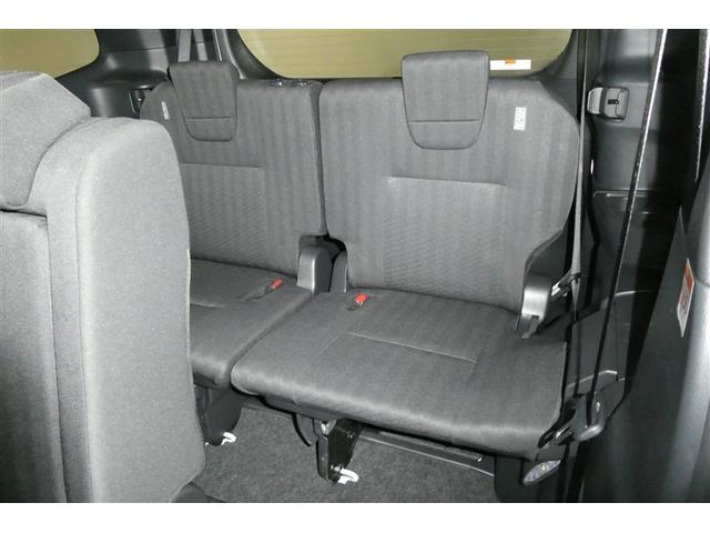 ヴォクシー Ｓ－Ｇ　リアクーラー　両側Ｐスライドドア　寒冷地　横滑防止　衝突回避システム　Ｂカメラ　アルミホイール　ＬＥＤ　３列シート　ＤＶＤ再生　フルセグＴＶ　ミュージックプレイヤー接続可　エアコン　ＥＴＣ　４ＷＤ（15枚目）