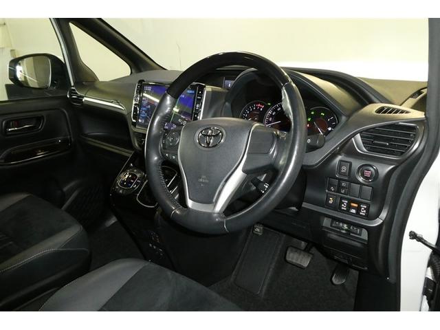 エスクァイア Ｇｉ　プレミアムパッケージ　ブラックテーラード　衝突軽減　盗難防止システム　フルフラット　３列　スマキー　ＤＶＤ再生　ＬＥＤライト　キーフリー　オートクルーズコントロール　アイドリングストップ　横滑り防止機能　エアバッグ　オートエアコン　ＡＢＳ（11枚目）