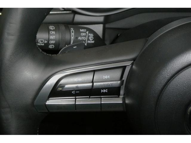 �n���h���̍����ɃX�e�A�����O�X�C�b�`���t���Ă��܂��B