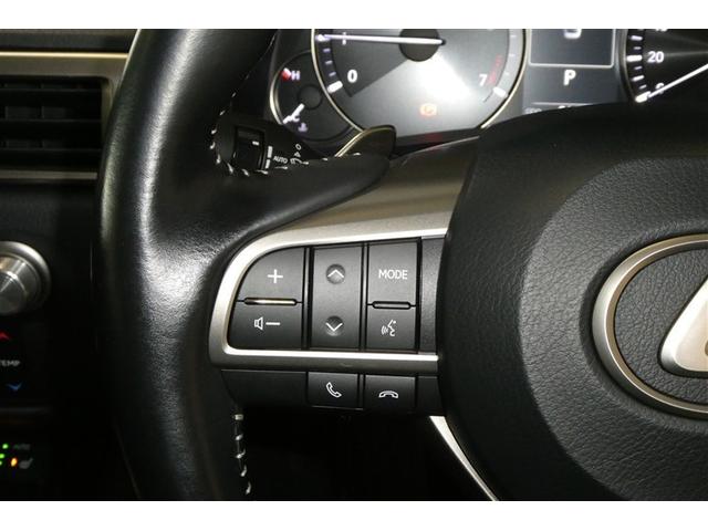 �n���h���̍����ɃX�e�A�����O�X�C�b�`�i�p�h���V�t�g�X�C�b�`�E�I�[�f�B�I�X�C�b�`�E�g�[�N�X�C�b�`�E�d�b�X�C�b�`�j���t���Ă��܂��B