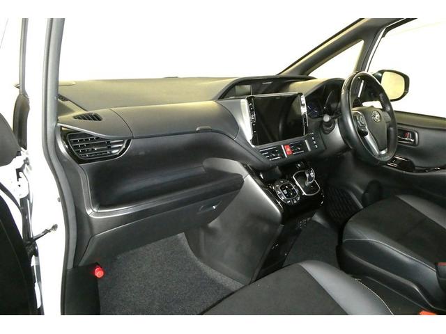 ���ʂ��̂悢��������Ƃ������E�ŁA�N�ł��^�]���₷���ł��B�^�]�̂��₷���͔��ɂ����ɂ��q����܂����