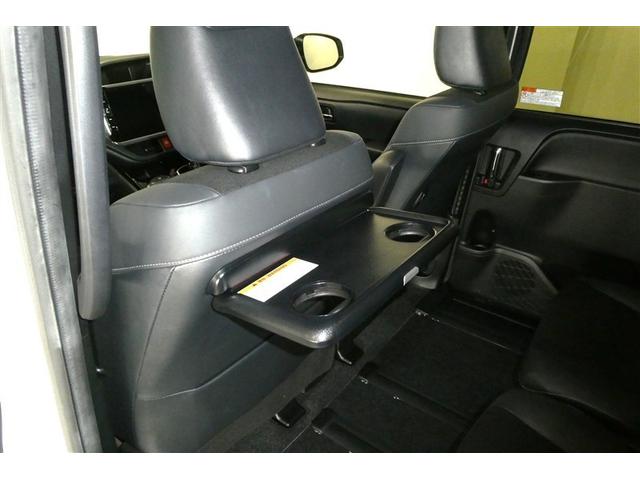 ����ȃV�[�g�w�ʂɃV�[�g�o�b�N�e�[�u�����t���Ă��܂��B