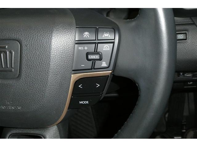 �n���h���̉E���ɃX�e�A�����O�X�C�b�`�i�N���[�Y�R���g���[���X�C�b�`�E�k�s�`�i���[���g���[�V���O�A�V�X�g�j�X�C�b�`�E�I�[�f�B�I����X�C�b�`�j���t���Ă��܂��B