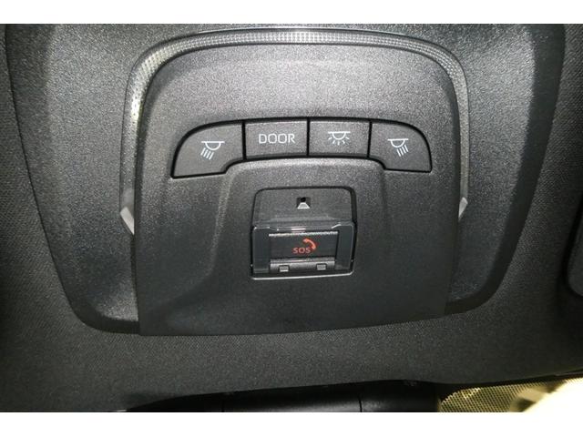 �V��Ƀp�[�\�i�������v�X�C�b�`�E�h�A�A���X�C�b�`�E���[�������v�X�C�b�`�E�w���v�l�b�g�X�C�b�`�p�l�����t���Ă��܂��B