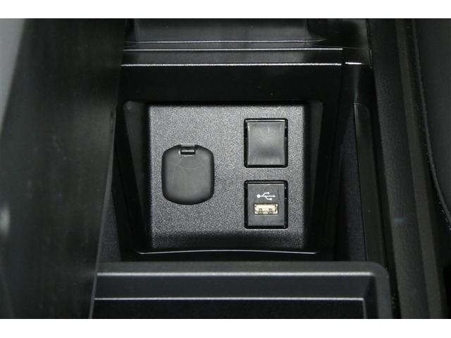 �A�N�Z�T���[�\�P�b�g�E���f�B�A�v���C���[�ڑ��[�q�ł��B