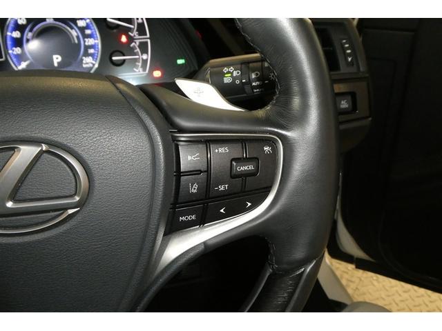 �n���h���̉E���ɃX�e�A�����O�X�C�b�`�i�p�h���V�t�g�X�C�b�`�E�k�s�`�i���[���g���[�V���O�A�V�X�g�j�X�C�b�`�E�Ԋԋ����؂�ւ��X�C�b�`�E�N���[�Y�R���g���[���X�C�b�`�E�I�[�f�B�I����X�C�b�`�j���t���Ă��܂�