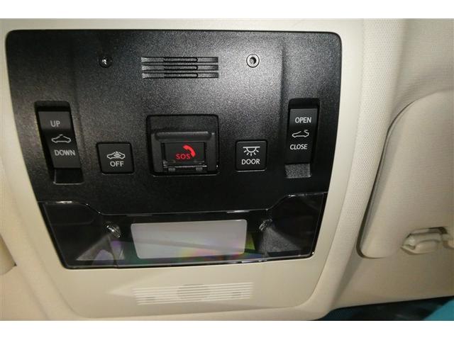 �V��ɃC���e���A�����v�h�A�A���X�C�b�`�E�p�[�\�i�������v�X�C�b�`�E���[�����[�t�X�C�b�`�E�N���^�X�΃Z���T�[�n�e�e�X�C�b�`�E�w���v�l�b�g�X�C�b�`�p�l�����t���Ă��܂��B