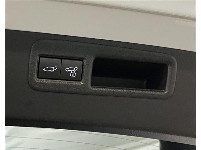 ハリアー Ｚ　クルーズＣ　ドライブレコーダ　Ｂカメラ　イモビ　ナビＴＶ　アルミホイル　ＥＴＣ車載器　ＥＳＣ　メディアプレイヤー接続　エアバッグ　スマートキー　オートエアコン　キーフリー　サイドエアバッグ　ＡＢＳ（16枚目）