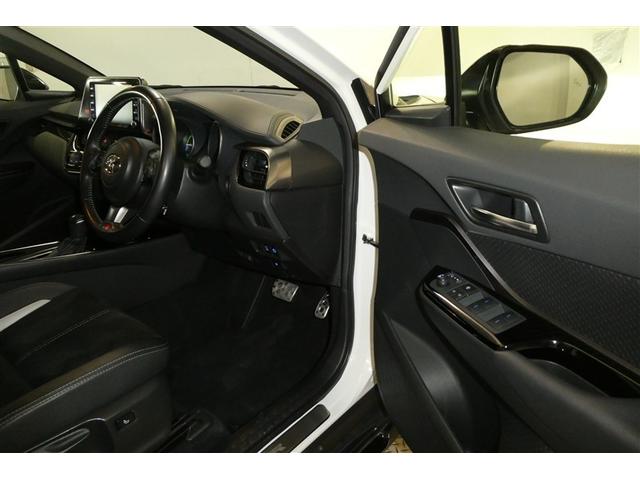 �^�]�ȃh�A���J������Ԃł��B