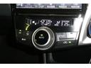 オートエアコンの温度設定等の操作スイッチです。外の天気や気温に合わせて車内を自分に合った温度設定にすることが出来るので快適なドライブが楽しめますよ!!