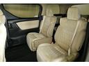 足元広々の座り心地良好、後席ですよ。　ドライビング中、長い間同じ体勢で居るのって大変ですよね。　長く座っているものだから、リラックスできるシートがいいですよね。