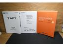 各種取説とメンテナンスノートが付いてます。