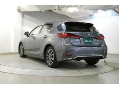 走りにこだわりながら収納力も持ち合わせたお車です。荷物を載せて軽快なドライブを楽しめますよ♪ 6