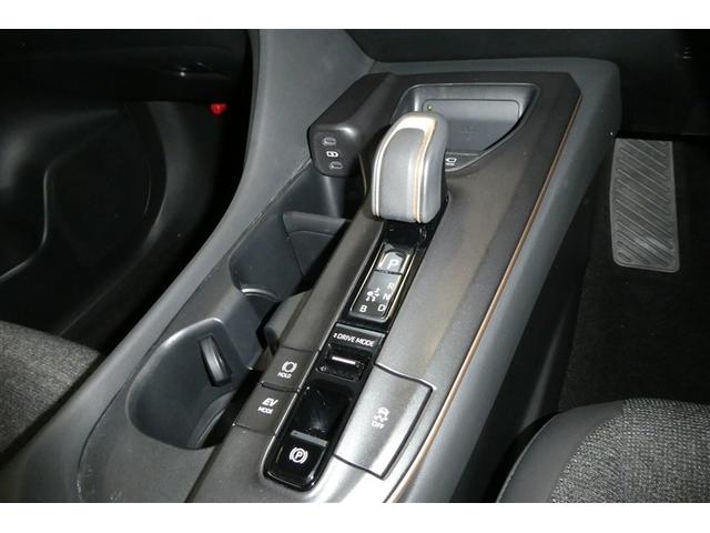 クラウンクロスオーバー Gアドバンスド 衝突軽減装置 フルセグテレビ クルコン 横滑防止装置 ドライブレコーダー LEDヘッドライト Bカメラ Pシート ETC オートエアコン AC100V電源 AUX エアバッグ 4WD キーレス ABS(30枚目)