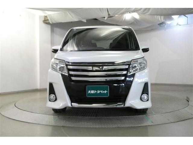 ノア Ｓｉ　地デジ　ＤＶＤ視聴可　ダブルエアコン　ＬＥＤヘットライト　ＥＴＣ付き　横滑り防止機能　ナビＴＶ　三列シート　ＡＷ　フルフラットシート　ＡＡＣ　パワーウインドウ　メモリーナビ　ＡＢＳ　ウォークスルー（2枚目）