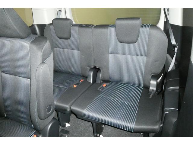 ノア Ｓｉ　地デジ　ＤＶＤ視聴可　ダブルエアコン　ＬＥＤヘットライト　ＥＴＣ付き　横滑り防止機能　ナビＴＶ　三列シート　ＡＷ　フルフラットシート　ＡＡＣ　パワーウインドウ　メモリーナビ　ＡＢＳ　ウォークスルー（15枚目）