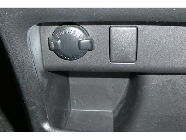 ノア Ｓｉ　地デジ　ＤＶＤ視聴可　ダブルエアコン　ＬＥＤヘットライト　ＥＴＣ付き　横滑り防止機能　ナビＴＶ　三列シート　ＡＷ　フルフラットシート　ＡＡＣ　パワーウインドウ　メモリーナビ　ＡＢＳ　ウォークスルー（23枚目）