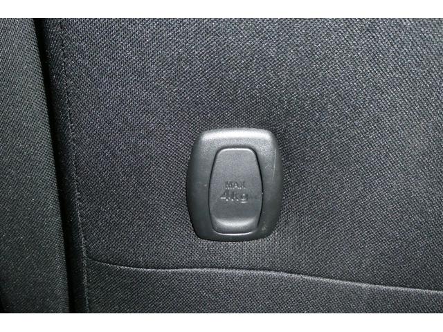 ノア Ｓｉ　地デジ　ＤＶＤ視聴可　ダブルエアコン　ＬＥＤヘットライト　ＥＴＣ付き　横滑り防止機能　ナビＴＶ　三列シート　ＡＷ　フルフラットシート　ＡＡＣ　パワーウインドウ　メモリーナビ　ＡＢＳ　ウォークスルー（27枚目）