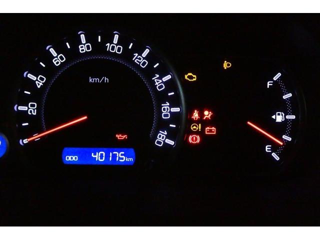 ノア Ｓｉ　地デジ　ＤＶＤ視聴可　ダブルエアコン　ＬＥＤヘットライト　ＥＴＣ付き　横滑り防止機能　ナビＴＶ　三列シート　ＡＷ　フルフラットシート　ＡＡＣ　パワーウインドウ　メモリーナビ　ＡＢＳ　ウォークスルー（32枚目）