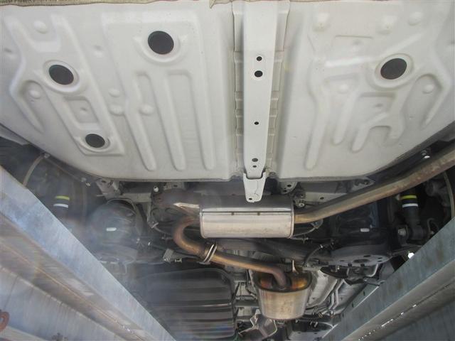 ノア Ｓｉ　地デジ　ＤＶＤ視聴可　ダブルエアコン　ＬＥＤヘットライト　ＥＴＣ付き　横滑り防止機能　ナビＴＶ　三列シート　ＡＷ　フルフラットシート　ＡＡＣ　パワーウインドウ　メモリーナビ　ＡＢＳ　ウォークスルー（40枚目）