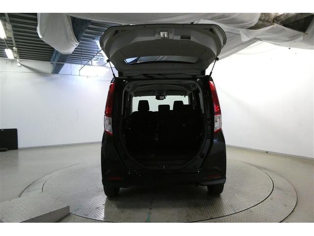 バックドアを上げた状態です。シートを倒せば荷室のスペースが広くなります！用途に合わせて快適な室内を！