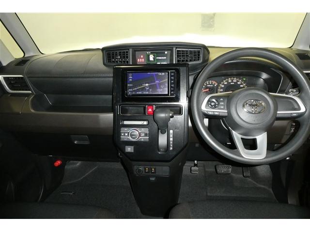 運転席周りのレイアウトをご覧ください。ナビゲーションが綺麗に装着されすっきり収まってますね！