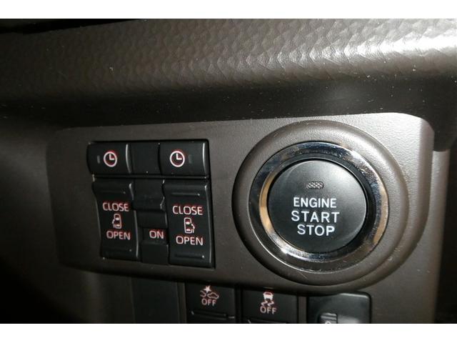 スマートキーを携帯していればキーを取り出さずにドアを施錠＆解錠。クルマの始動も可能です。