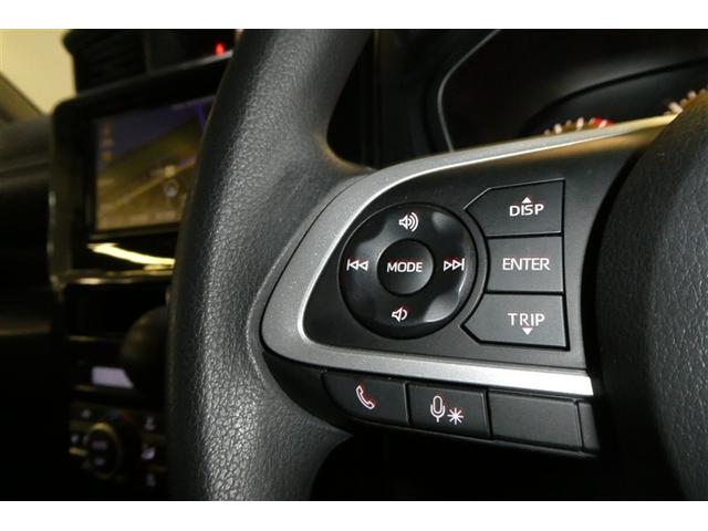 ステアリングスイッチ付き。前方から目を離すことなく操作することが可能です。