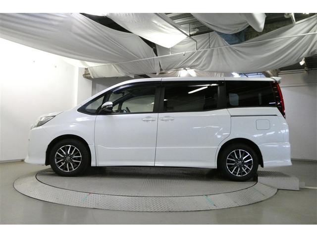 ノア Ｓｉ　プリクラッシュ　地デジ　ＤＶＤ視聴可　ダブルエアコン　ＬＥＤヘットライト　ＥＴＣ付き　横滑り防止機能　ナビＴＶ　三列シート　ＡＷ　フルフラットシート　ＡＡＣ　パワーウインドウ　メモリーナビ　ＡＢＳ（4枚目）