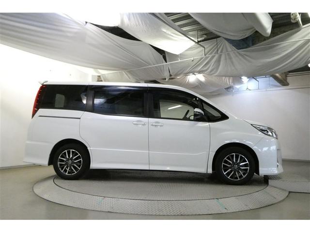 ノア Ｓｉ　プリクラッシュ　地デジ　ＤＶＤ視聴可　ダブルエアコン　ＬＥＤヘットライト　ＥＴＣ付き　横滑り防止機能　ナビＴＶ　三列シート　ＡＷ　フルフラットシート　ＡＡＣ　パワーウインドウ　メモリーナビ　ＡＢＳ（5枚目）