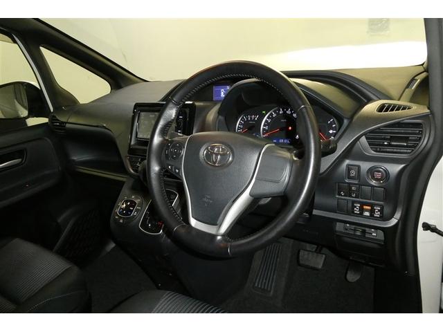 ノア Ｓｉ　プリクラッシュ　地デジ　ＤＶＤ視聴可　ダブルエアコン　ＬＥＤヘットライト　ＥＴＣ付き　横滑り防止機能　ナビＴＶ　三列シート　ＡＷ　フルフラットシート　ＡＡＣ　パワーウインドウ　メモリーナビ　ＡＢＳ（11枚目）