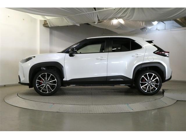 ヤリスクロス ハイブリッド　ＧＲスポーツ　ナビ・ＴＶ　衝突軽減　オートクルーズコントロール　ＬＥＤヘッド　フルセグ　Ｂカメラ　キーレス　スマートキー　メモリーナビ　イモビライザー　オートエアコン　横滑り防止装置　ミュージックプレイヤー接続可（4枚目）