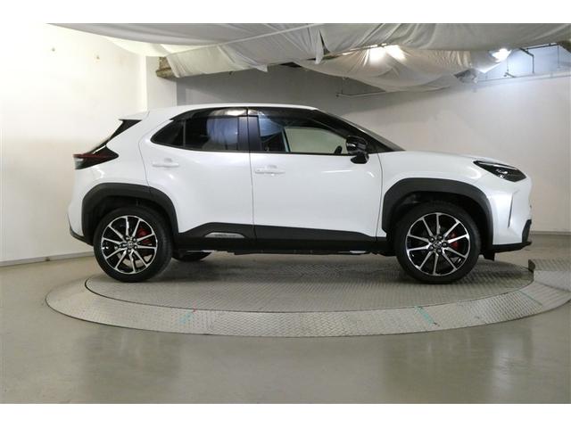 ヤリスクロス ハイブリッド　ＧＲスポーツ　ナビ・ＴＶ　衝突軽減　オートクルーズコントロール　ＬＥＤヘッド　フルセグ　Ｂカメラ　キーレス　スマートキー　メモリーナビ　イモビライザー　オートエアコン　横滑り防止装置　ミュージックプレイヤー接続可（5枚目）