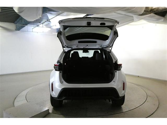 ヤリスクロス ハイブリッド　ＧＲスポーツ　ナビ・ＴＶ　衝突軽減　オートクルーズコントロール　ＬＥＤヘッド　フルセグ　Ｂカメラ　キーレス　スマートキー　メモリーナビ　イモビライザー　オートエアコン　横滑り防止装置　ミュージックプレイヤー接続可（9枚目）