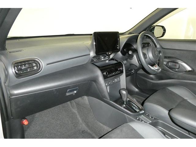 ヤリスクロス ハイブリッド　ＧＲスポーツ　ナビ・ＴＶ　衝突軽減　オートクルーズコントロール　ＬＥＤヘッド　フルセグ　Ｂカメラ　キーレス　スマートキー　メモリーナビ　イモビライザー　オートエアコン　横滑り防止装置　ミュージックプレイヤー接続可（11枚目）